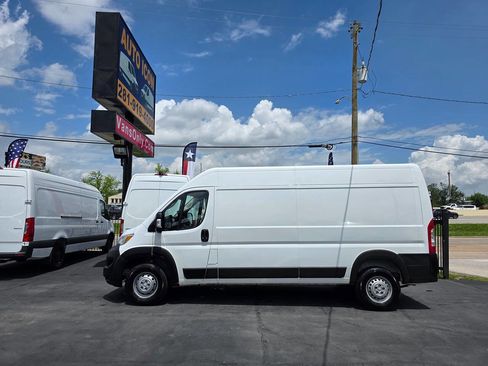 Used 2024 RAM ProMaster 2500 w/ Convenience Group image 4