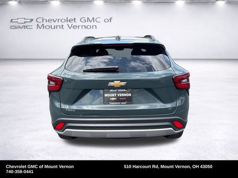 Used 2026 Chevrolet Trax LT FWD image 4