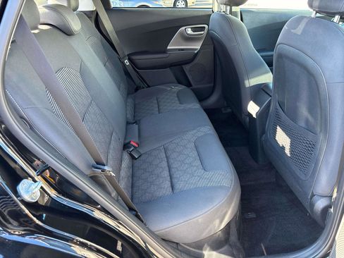 Used 2022 Kia Niro LX image 12