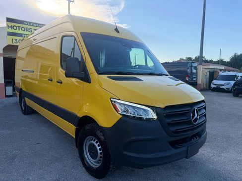 Used 2021 Mercedes-Benz Sprinter 2500 image 10
