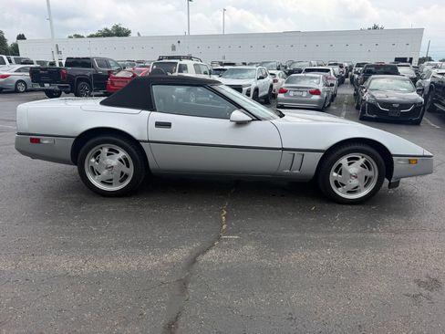 Used 1988 Chevrolet Corvette Convertible RWD image 4