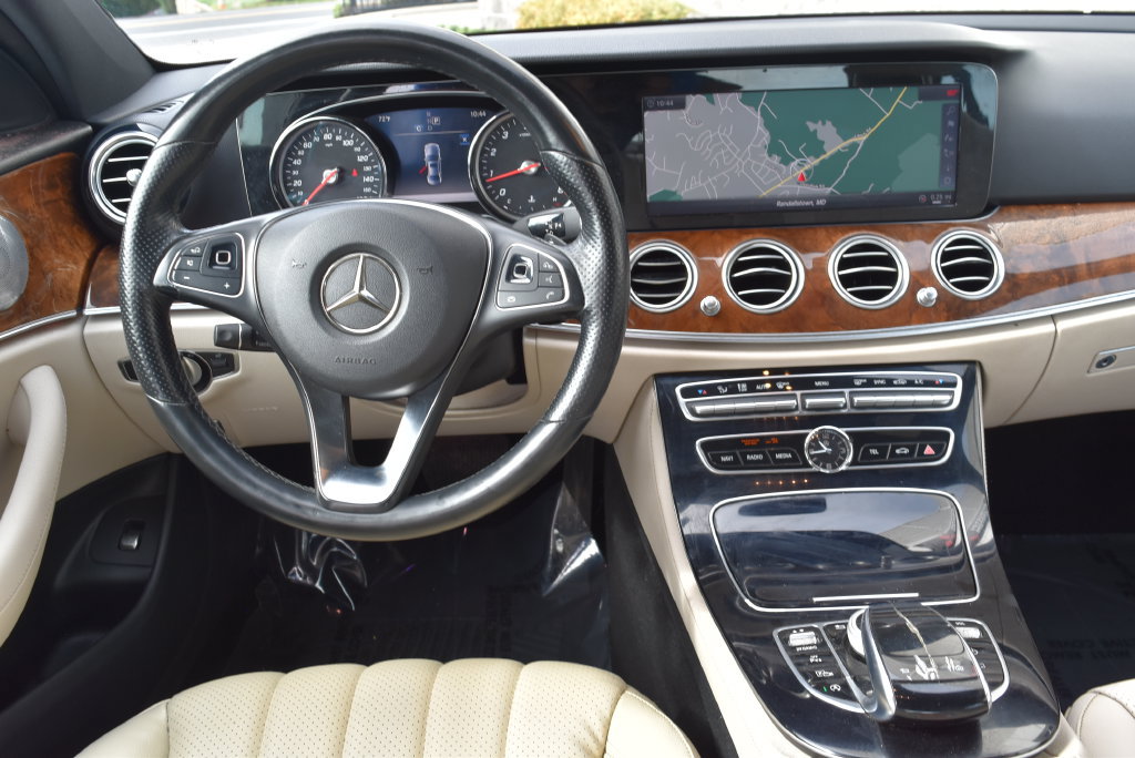 Used 2018 Mercedes-Benz E 300 4MATIC w/ Premium 2 Package (Q02) image 12