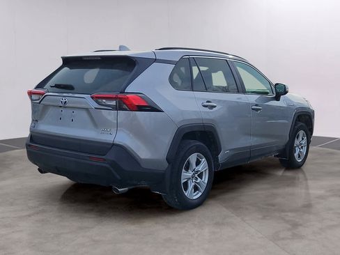 Used 2021 Toyota RAV4 XLE w/ Convenience Package AWD/4WD image 5