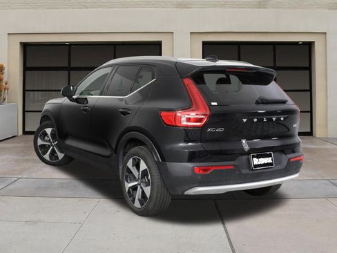 Certified 2025 Volvo XC40 B5 Plus image 2