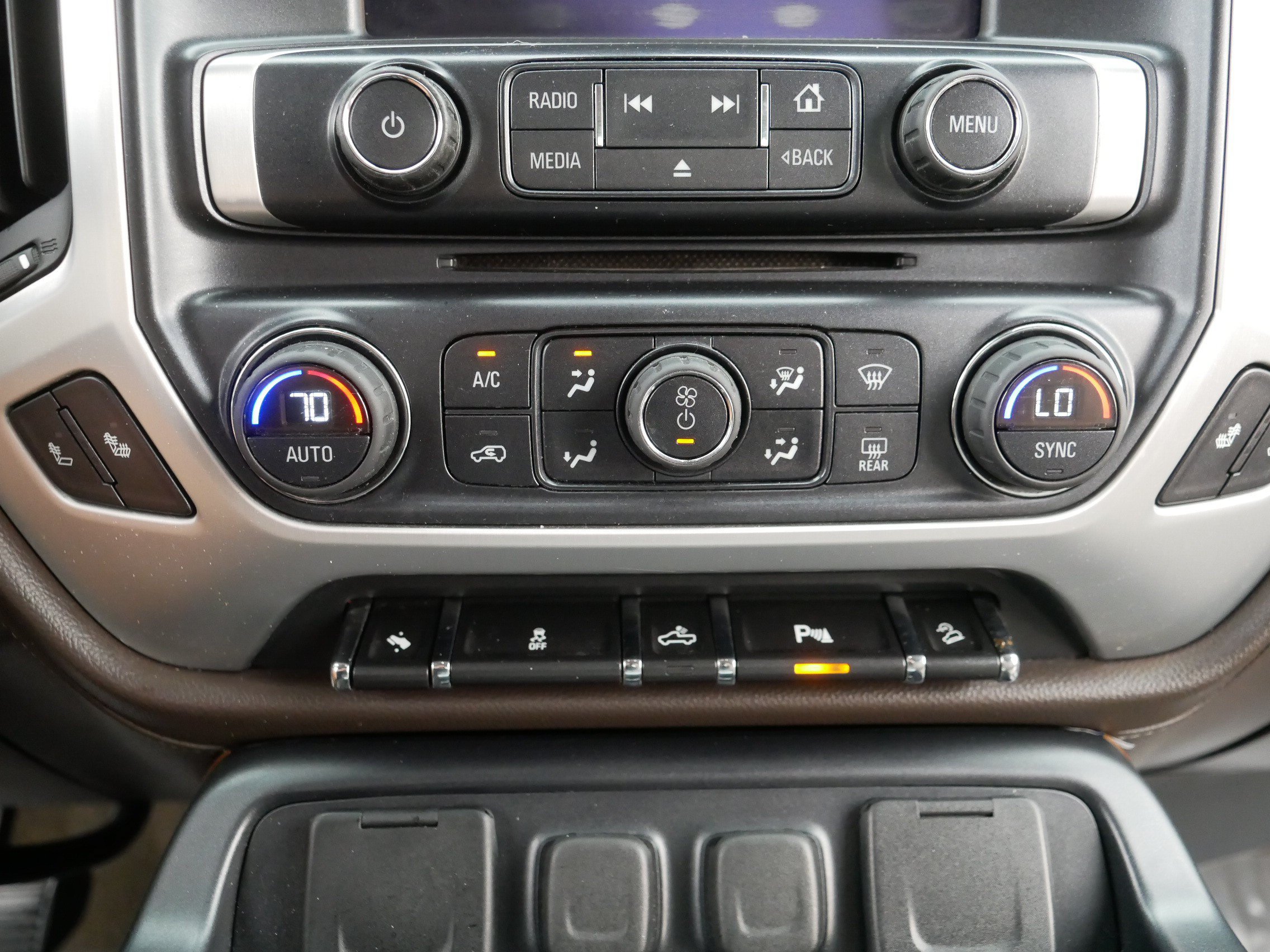 Used 2014 GMC Sierra 1500 SLT w/ SLT Preferred Package AWD/4WD image 26
