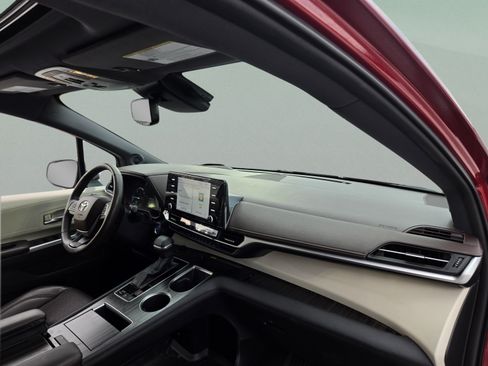 Used 2022 Toyota Sienna Platinum AWD/4WD image 24