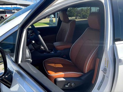 New 2026 Chrysler Pacifica Pinnacle image 9