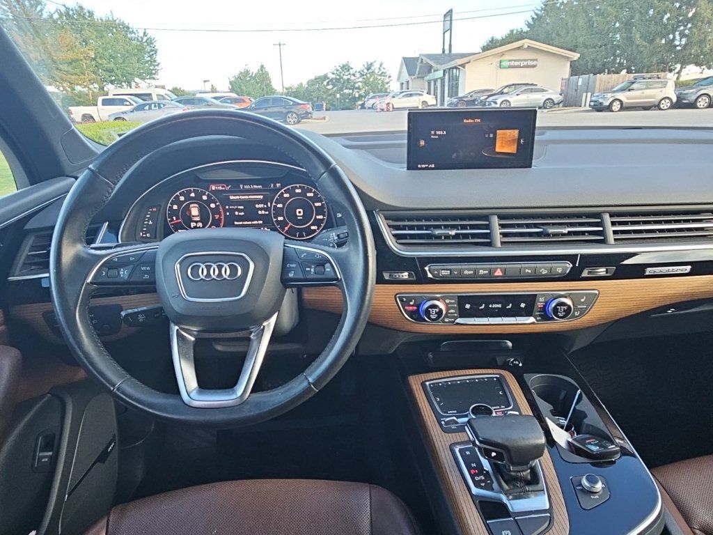 Used 2017 Audi Q7 3.0T Premium Plus w/ Premium Plus Package AWD/4WD image 2