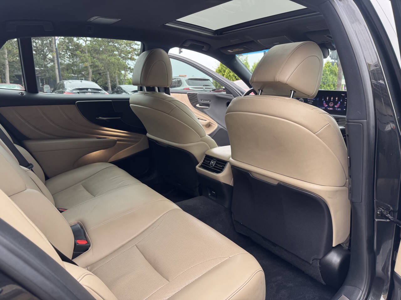 Used 2021 Lexus LS 500 AWD w/ Accessory Package (Z1) image 24