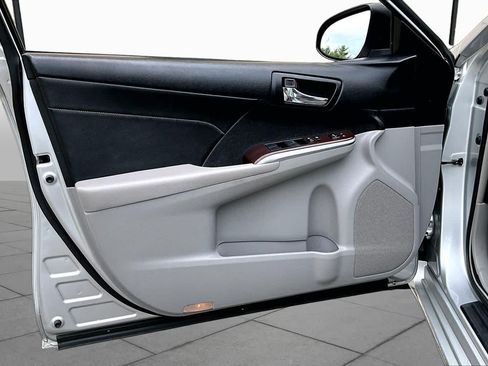 Used 2013 Toyota Camry XLE FWD image 23