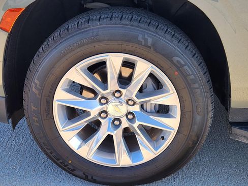 Used 2023 Chevrolet Suburban Premier image 31