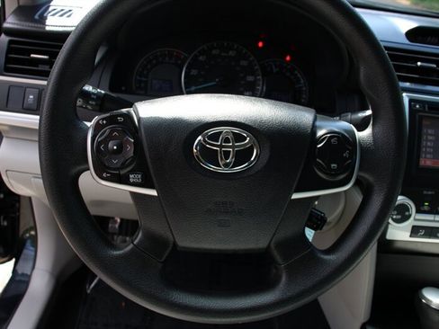 Used 2014 Toyota Camry LE FWD image 17