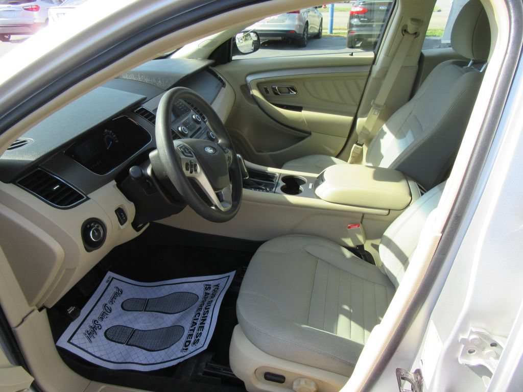 Used 2018 Ford Taurus SE FWD image 11