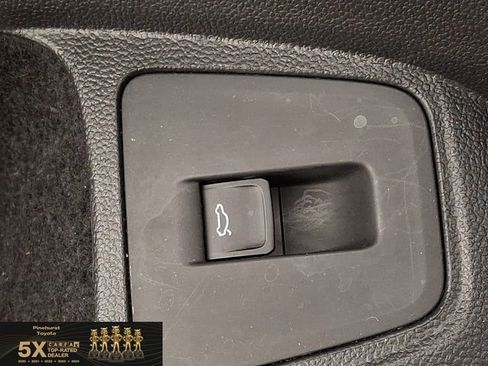 Used 2024 Volkswagen Tiguan SE FWD image 33