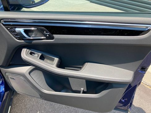 Certified 2024 Porsche Macan image 23