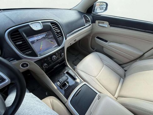 Used 2014 Chrysler 300 AWD w/ Driver Convenience Group image 19