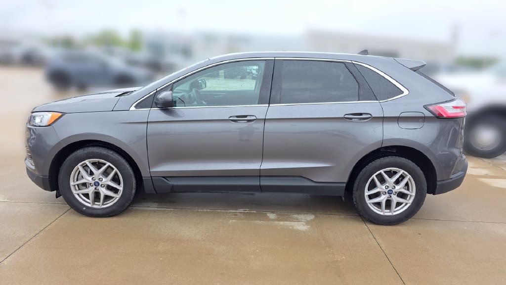 Used 2022 Ford Edge SEL w/ Convenience Package AWD/4WD image 2
