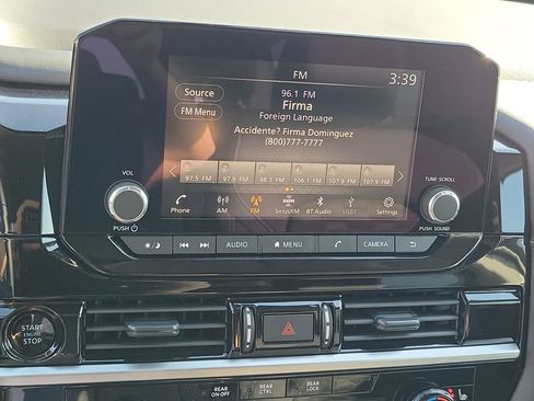 Used 2025 Nissan Pathfinder SV image 9