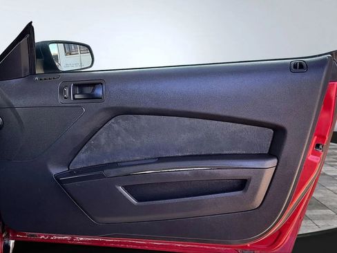 Used 2010 Ford Mustang image 23