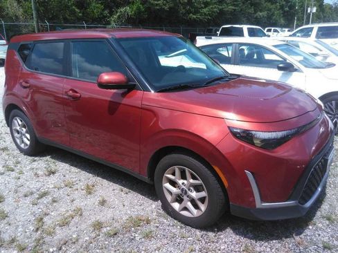 Used 2024 Kia Soul LX w/ Option Group 015 FWD image 2