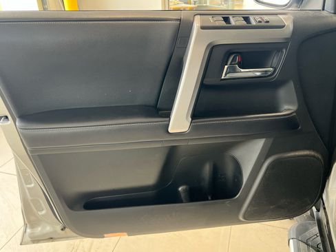 Used 2019 Toyota 4Runner SR5 AWD/4WD image 11