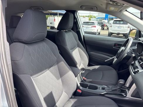 Used 2025 Toyota Corolla Cross LE AWD/4WD image 38
