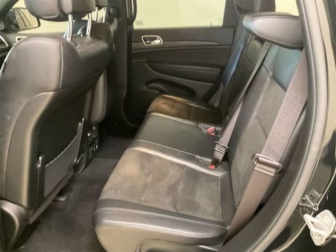 Used 2022 Jeep Grand Cherokee Laredo X AWD/4WD image 4