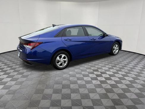 Used 2023 Hyundai Elantra SE w/ Preferred Accessory Package FWD image 5