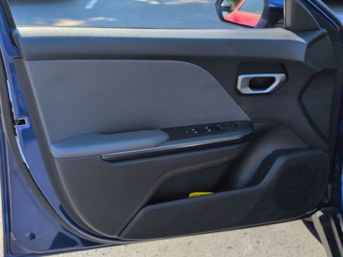 Used 2025 Kia K4 LXS image 11