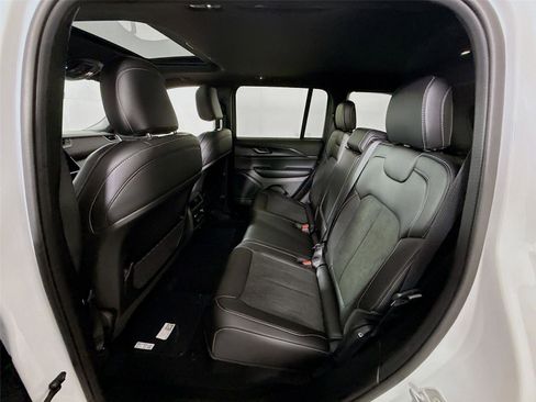 New 2025 Jeep Grand Cherokee Altitude image 18