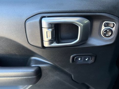 Used 2020 Jeep Wrangler Unlimited Rubicon w/ LED Lighting Group AWD/4WD image 10