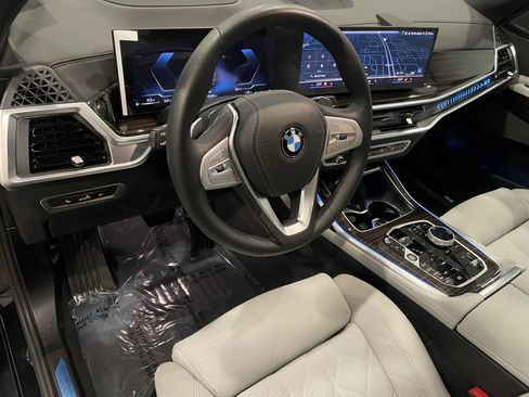 Used 2026 BMW X7 xDrive40i w/ Premium Package AWD/4WD image 11