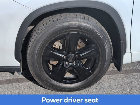 Used 2023 Toyota Highlander L FWD image 13