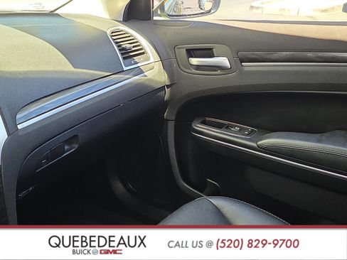 Used 2017 Chrysler 300 Limited RWD image 23