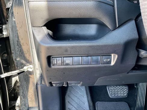 Used 2019 Toyota RAV4 XLE w/ Convenience Package FWD image 32