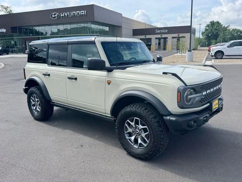 Used 2025 Ford Bronco Badlands AWD/4WD image 2