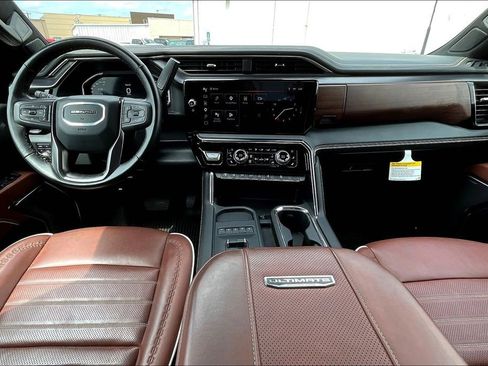 Used 2025 GMC Sierra 2500 Denali Ultimate image 18