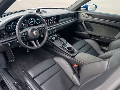 Certified 2024 Porsche 911 Carrera GTS RWD image 4
