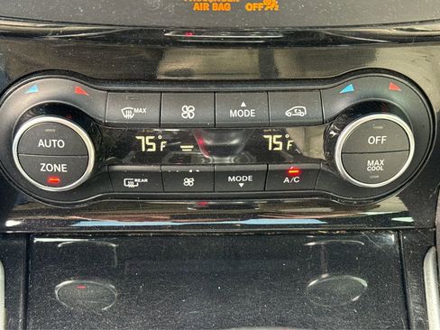 Used 2017 INFINITI QX30 Premium w/ Technology Package image 33