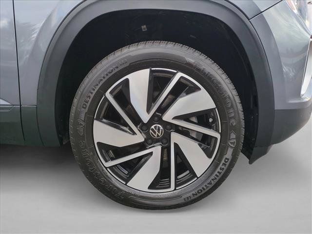 Used 2025 Volkswagen Atlas SE FWD image 21