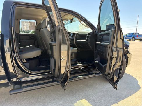Used 2017 RAM 1500 Express w/ Black Ram 1500 Express Group AWD/4WD image 9