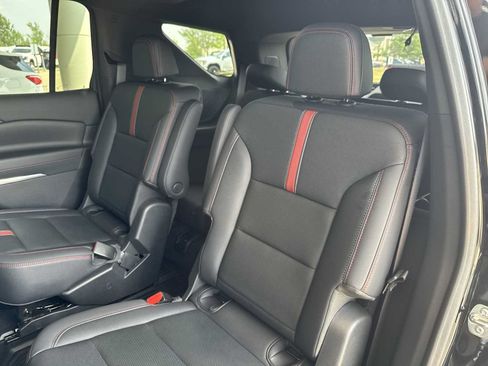 Certified 2024 Chevrolet Traverse RS w/ LPO, Floor Liner Package AWD/4WD image 24