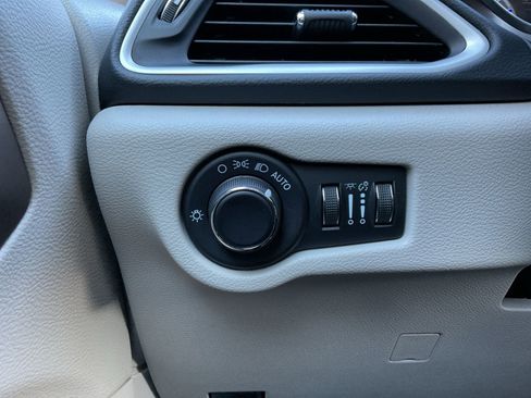 Used 2023 Chrysler Voyager LX image 21