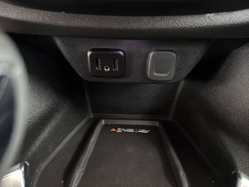 Used 2023 Chevrolet Traverse LT image 32