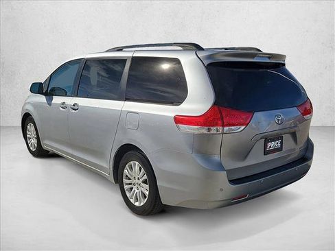 Used 2011 Toyota Sienna XLE w/ XLE Navigation Pkg image 8