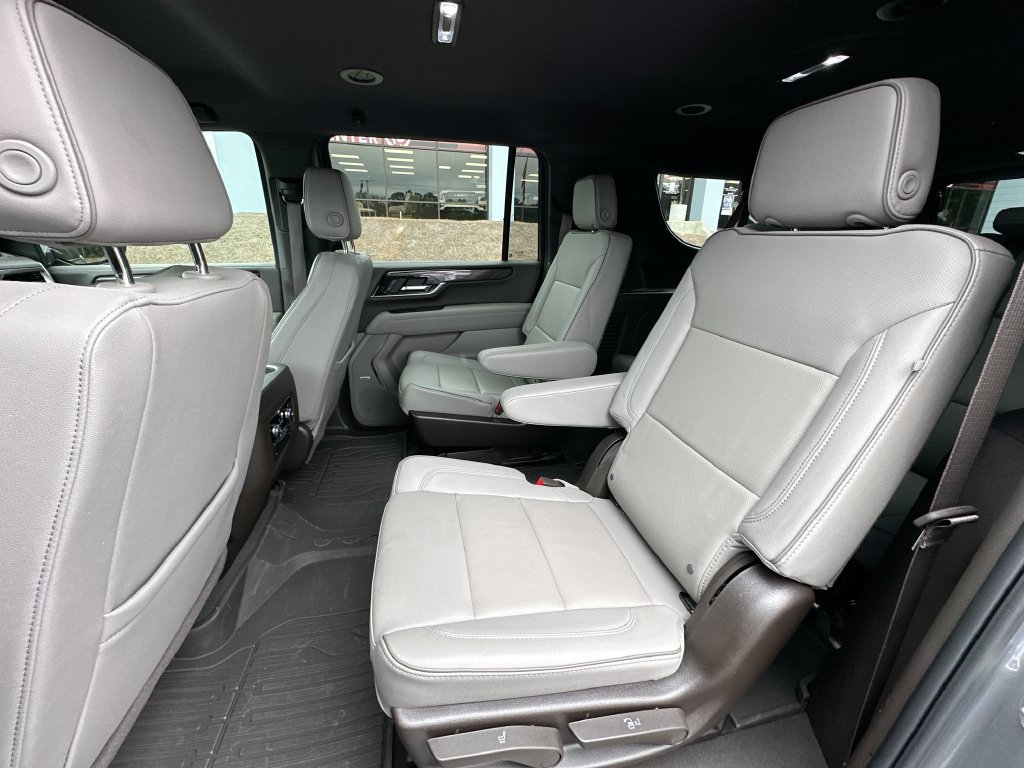 Used 2025 GMC Yukon XL Elevation RWD image 4