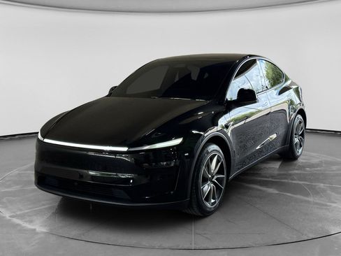 Used 2026 Tesla Model Y 2WD image 1