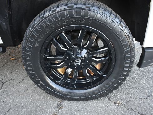 Used 2018 Chevrolet Silverado 1500 LT w/ All Star Edition image 34