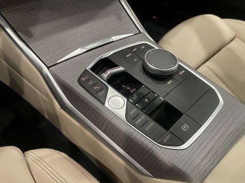 Used 2025 BMW 430i xDrive Coupe w/ Premium Package image 18