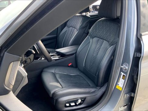 Used 2023 BMW 530i w/ Executive Package RWD image 7